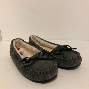 Minnetonka Cally. Gray Pile Lined Moccasin. Size 10. Brand new
